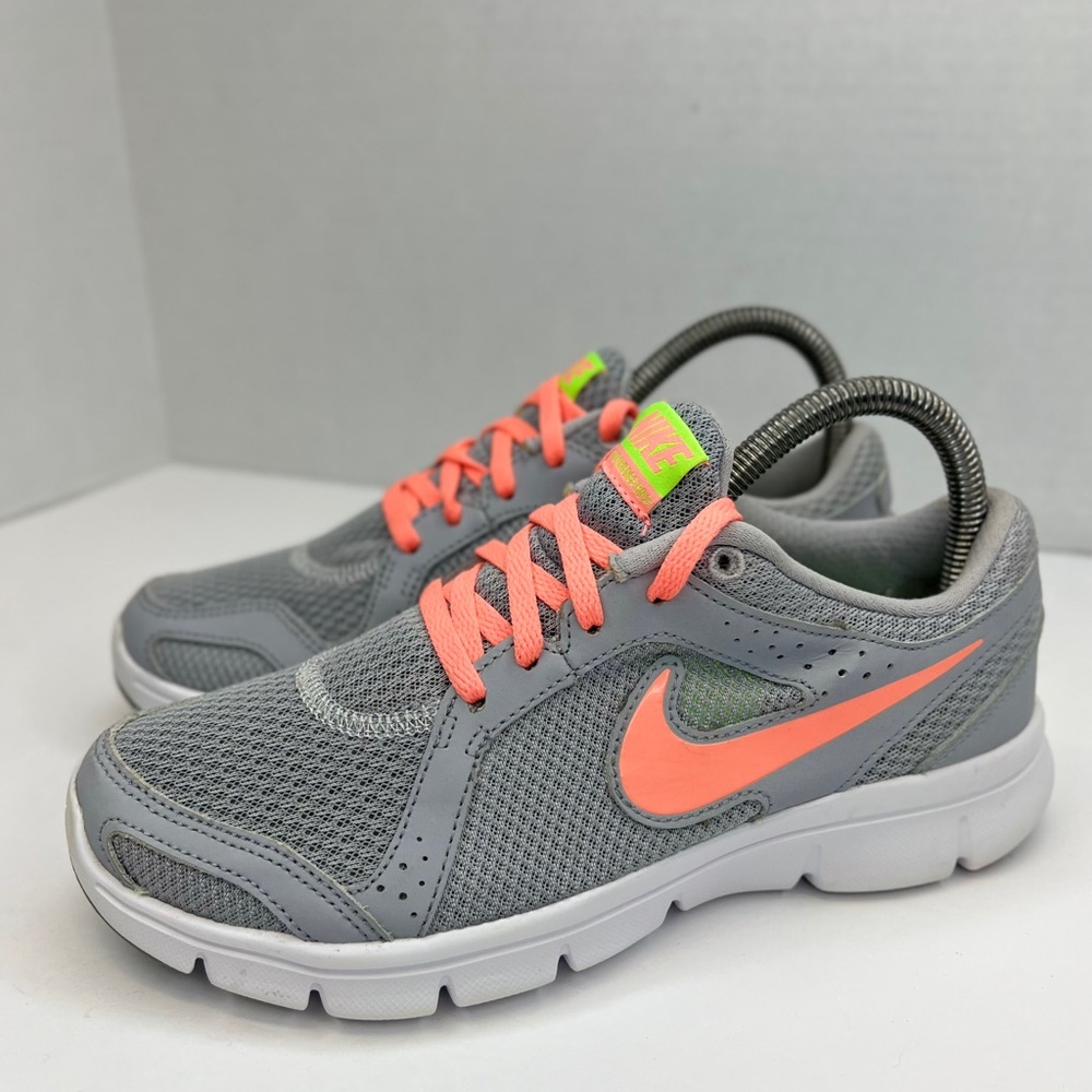 Nike Flex Experience RN 2 Womens Sz 6.5M 599548-063 Lt. Grey/Soft Coral LKNW!!